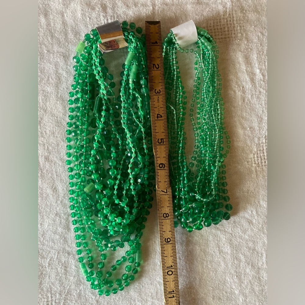 Vintage Mardi Gras Throw Beads Green Lot of 24 - Picture 4 of 4